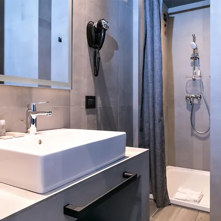 J24 Hotel Milán