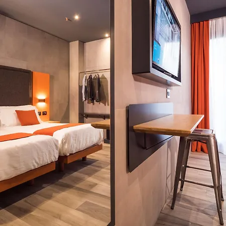 J24 Hotel Milán