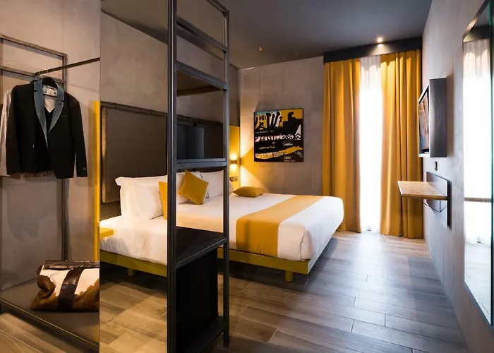 J24 מלון מילאנו