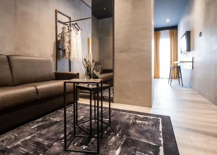 J24 מלון מילאנו