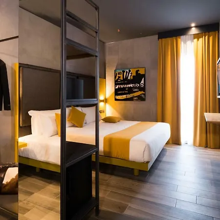 J24 Hotel Milán